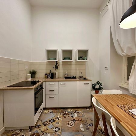 Cozy Studio Flat In The Heart Of Boedapest Buitenkant foto