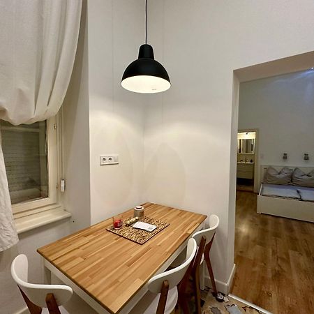 Cozy Studio Flat In The Heart Of Boedapest Buitenkant foto